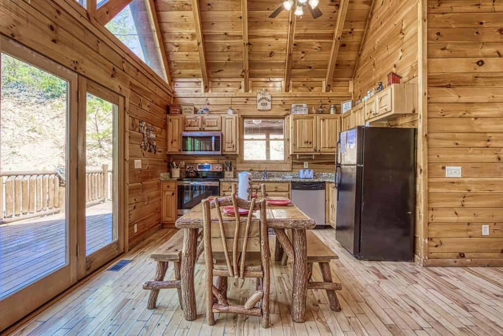 Heavenly Bear, Hot Tub, 1089 Of Free Attraction Tickets For Each Paid Day, Dollywood And More Sevierville Eksteriør billede