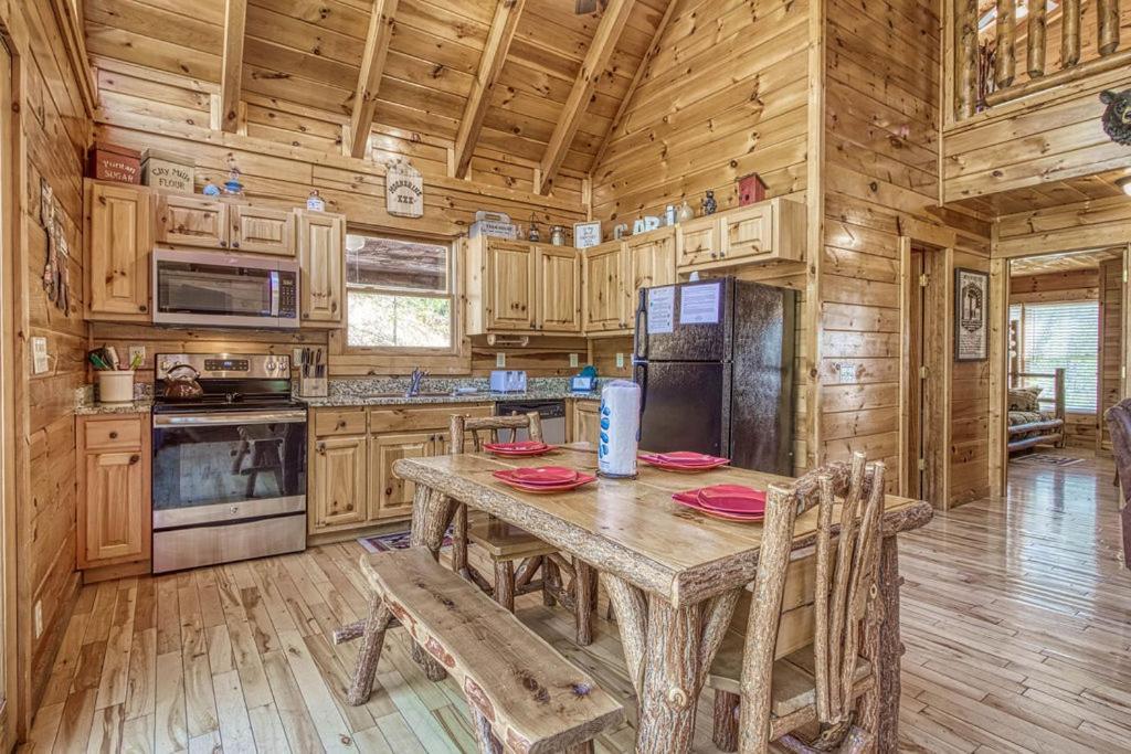 Heavenly Bear, Hot Tub, 1089 Of Free Attraction Tickets For Each Paid Day, Dollywood And More Sevierville Eksteriør billede